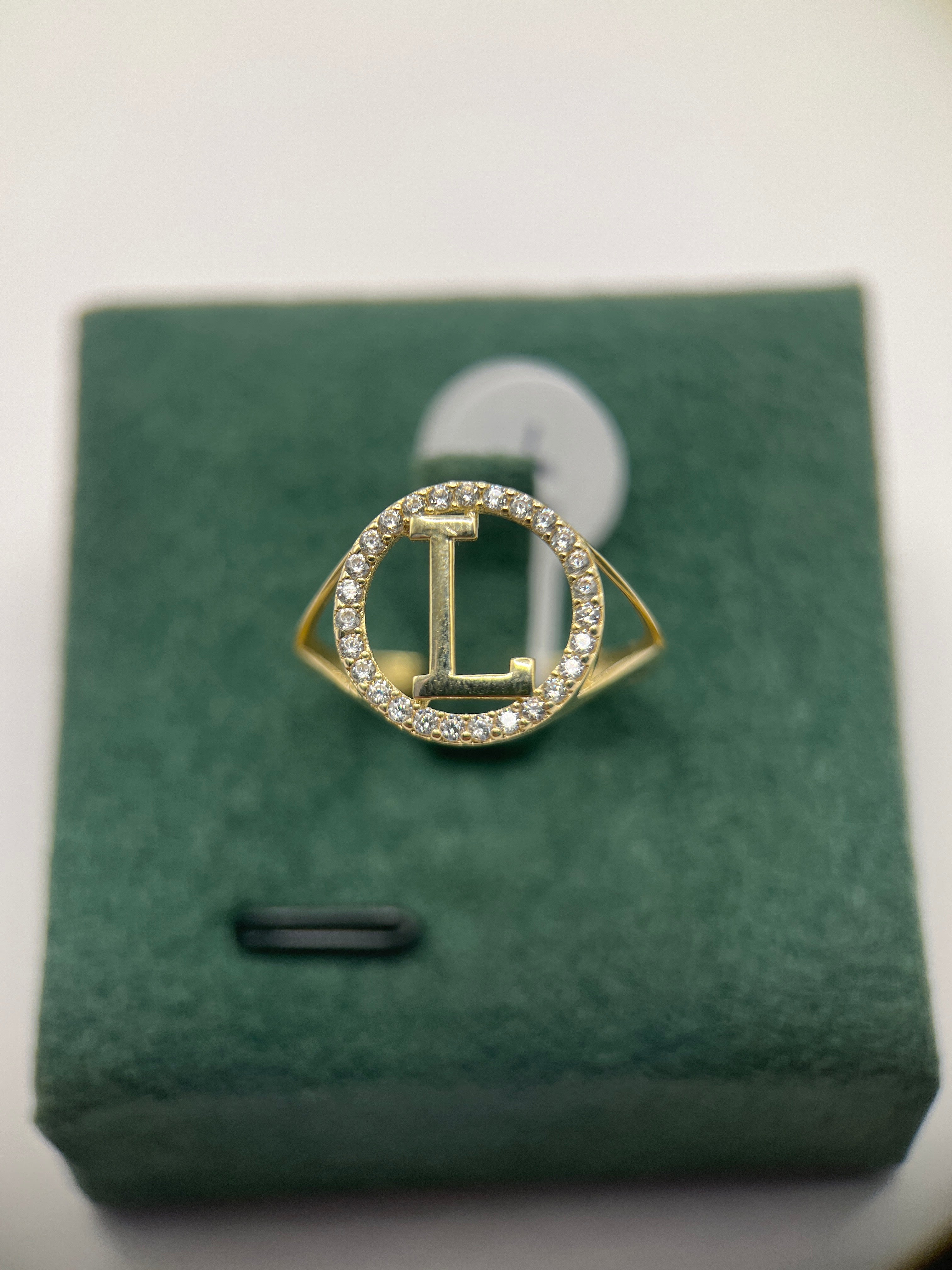 10k yellow gold initial ring L “7”
