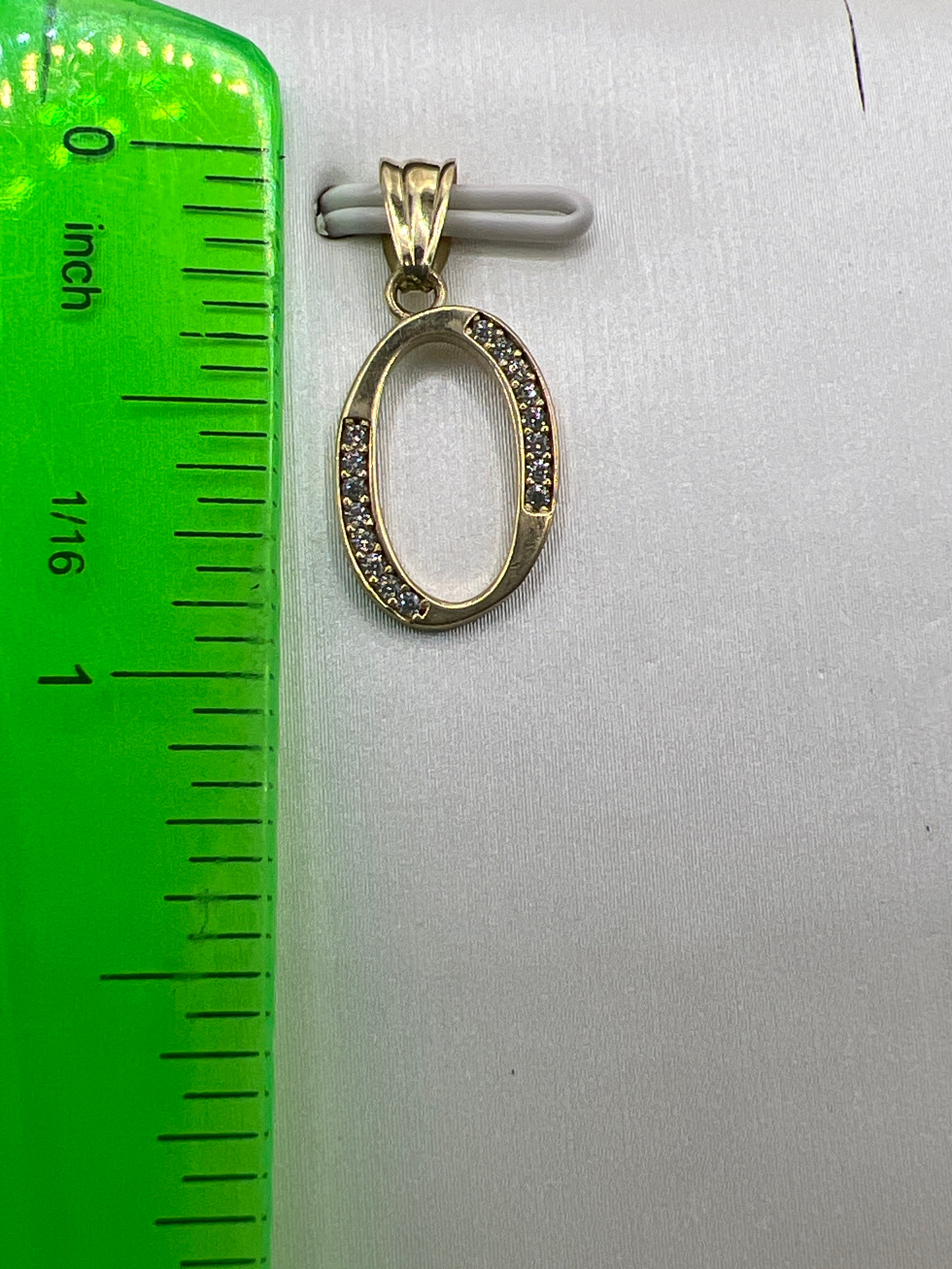 Inicial O de oro amarillo de 10k