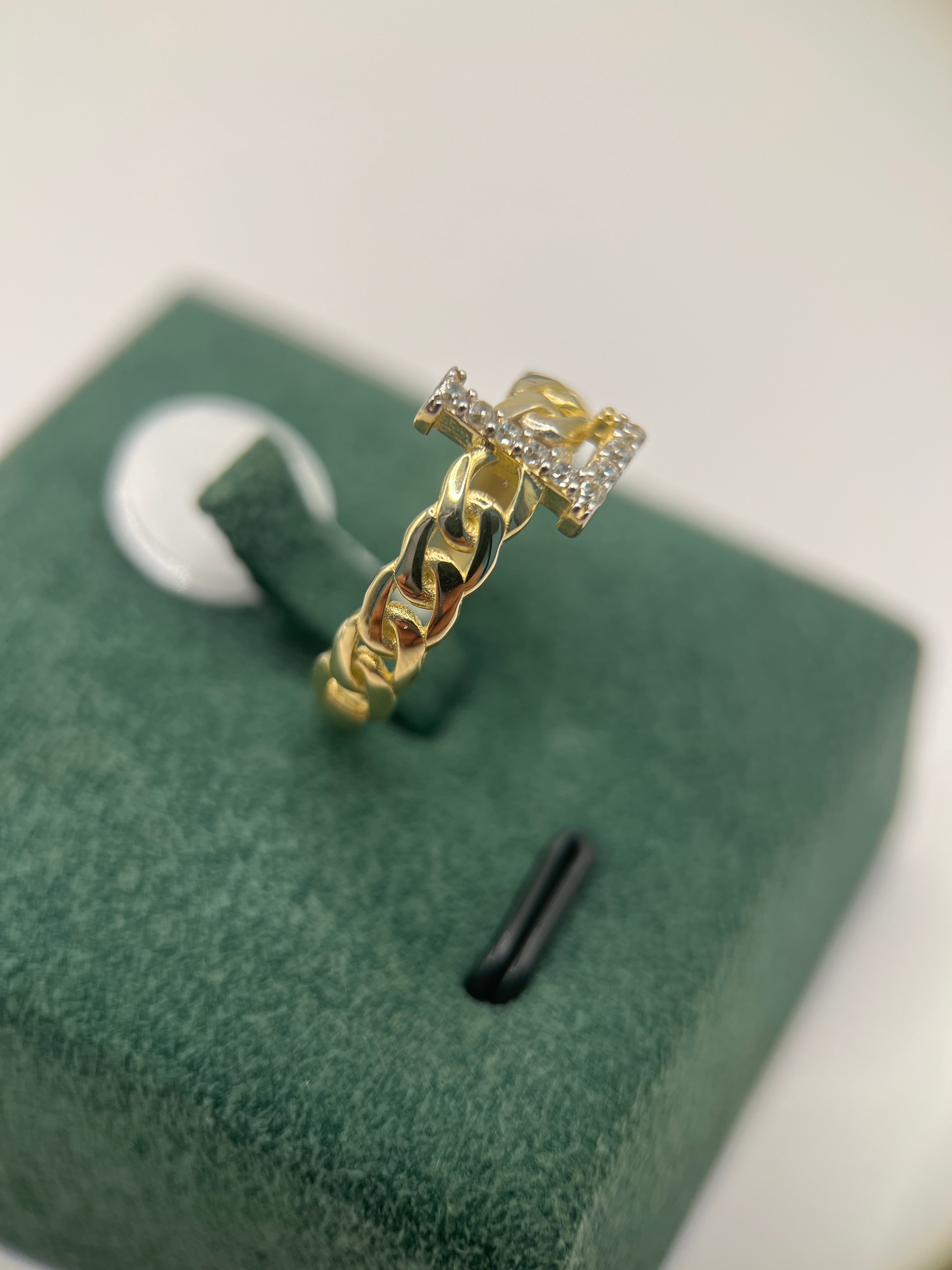 10k yellow gold initial ring L “7”