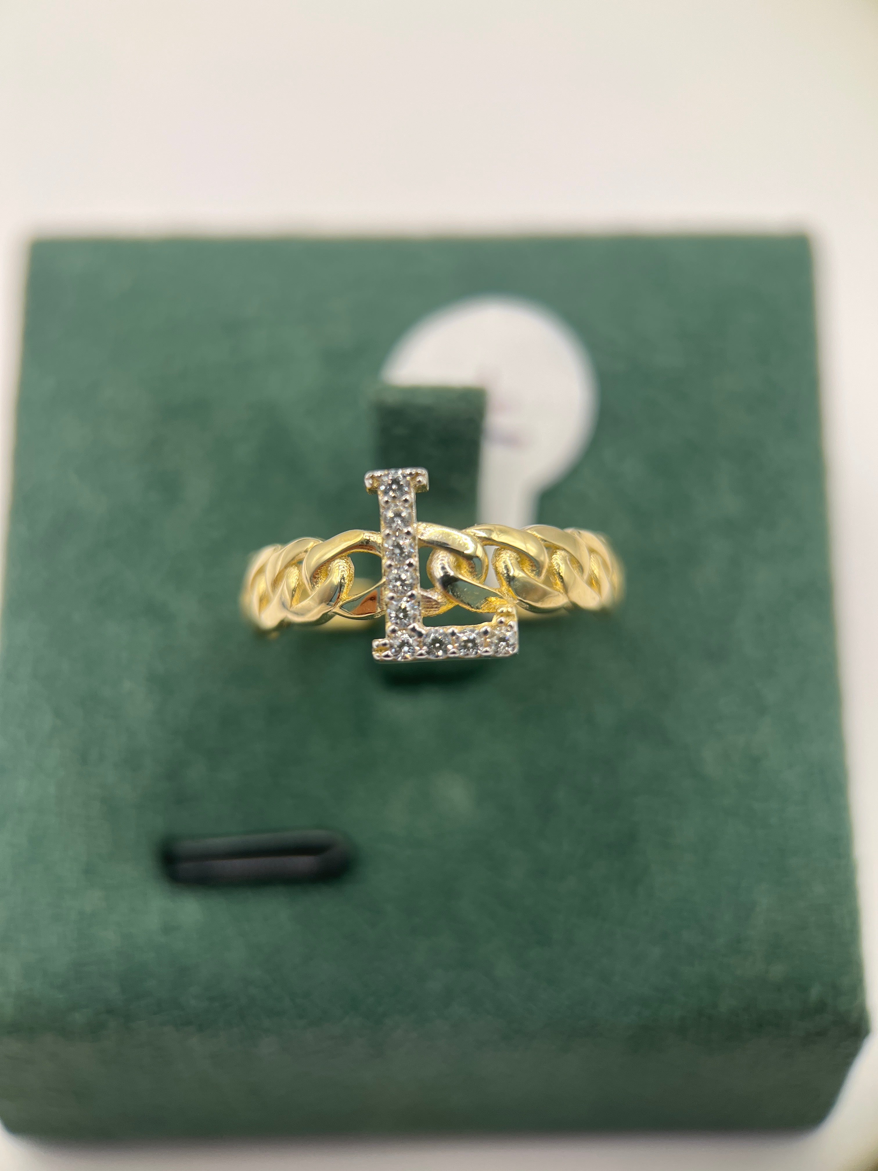 10k yellow gold initial ring L “7”