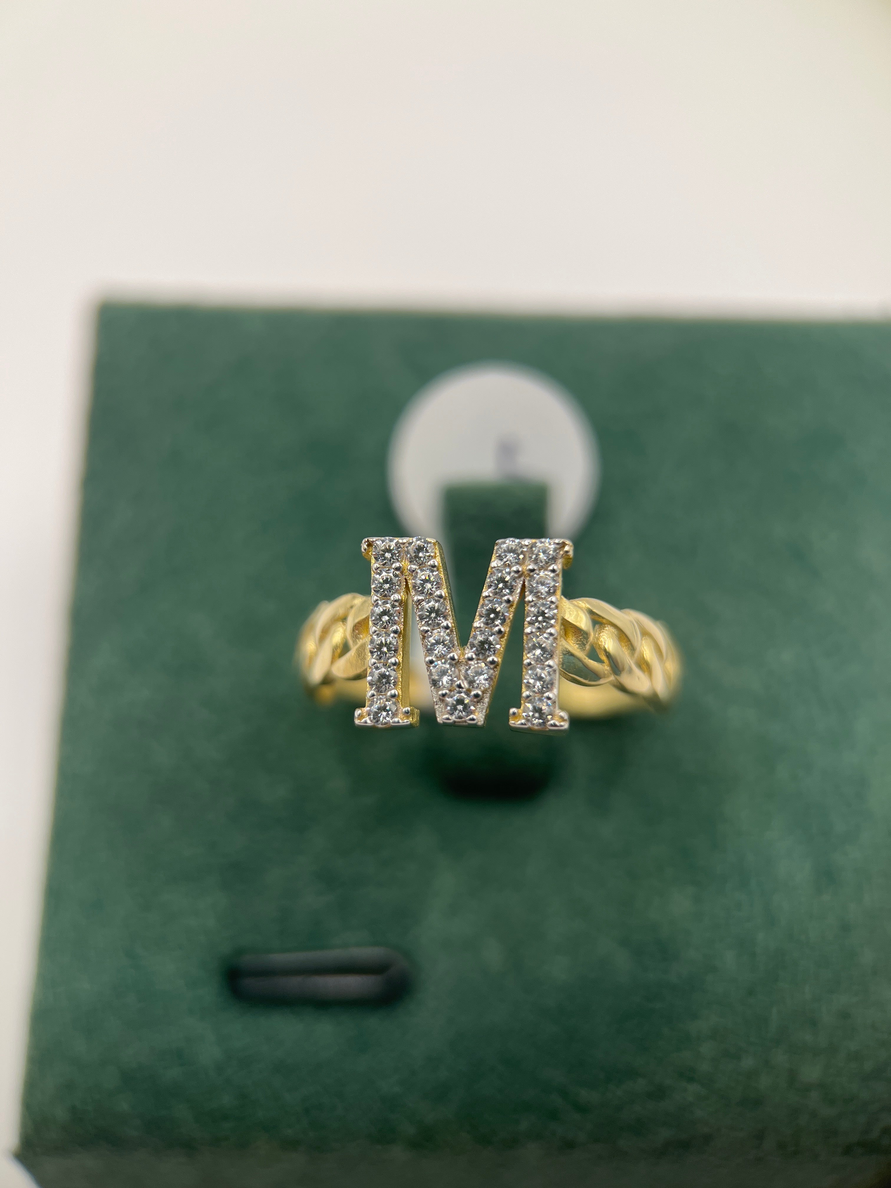 10k yellow gold initial ring M “7”