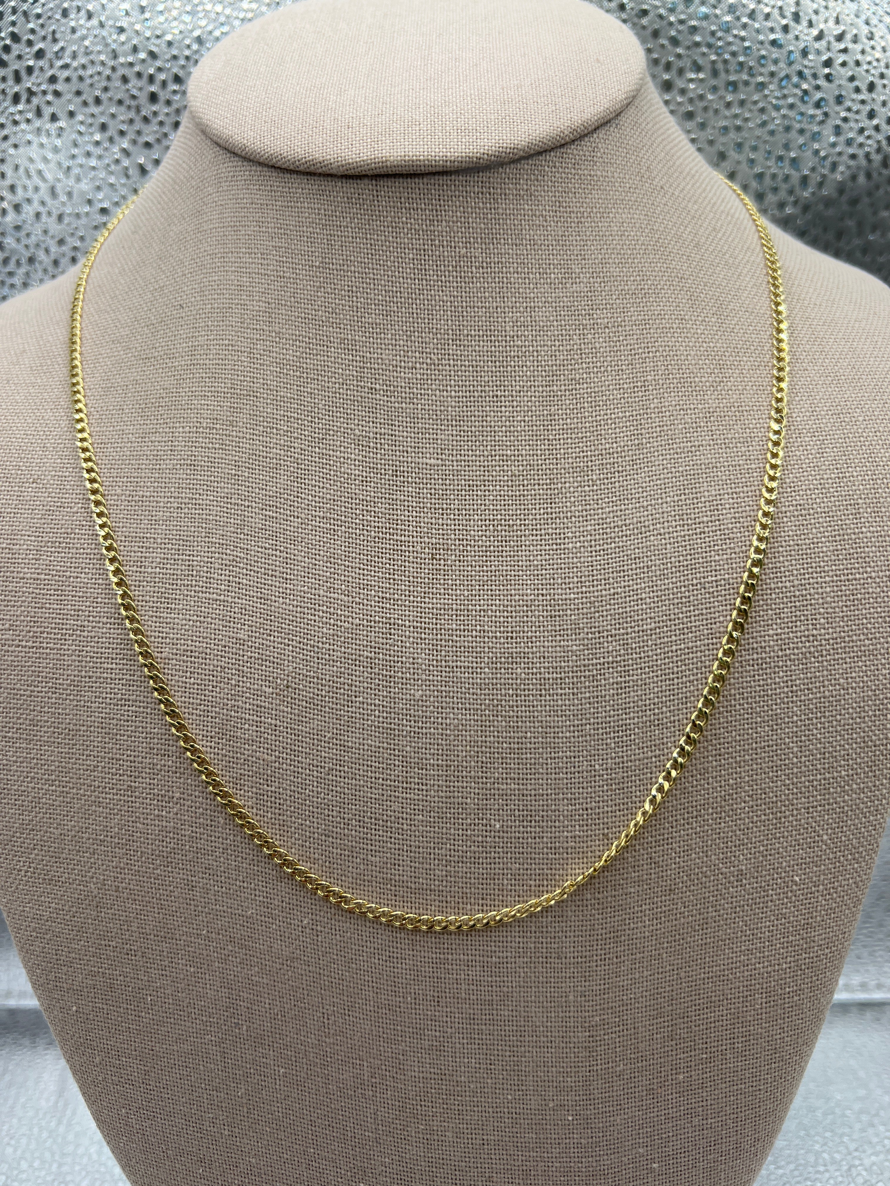 Cadena cubana de oro amarillo de 10k "20" 2.5mm