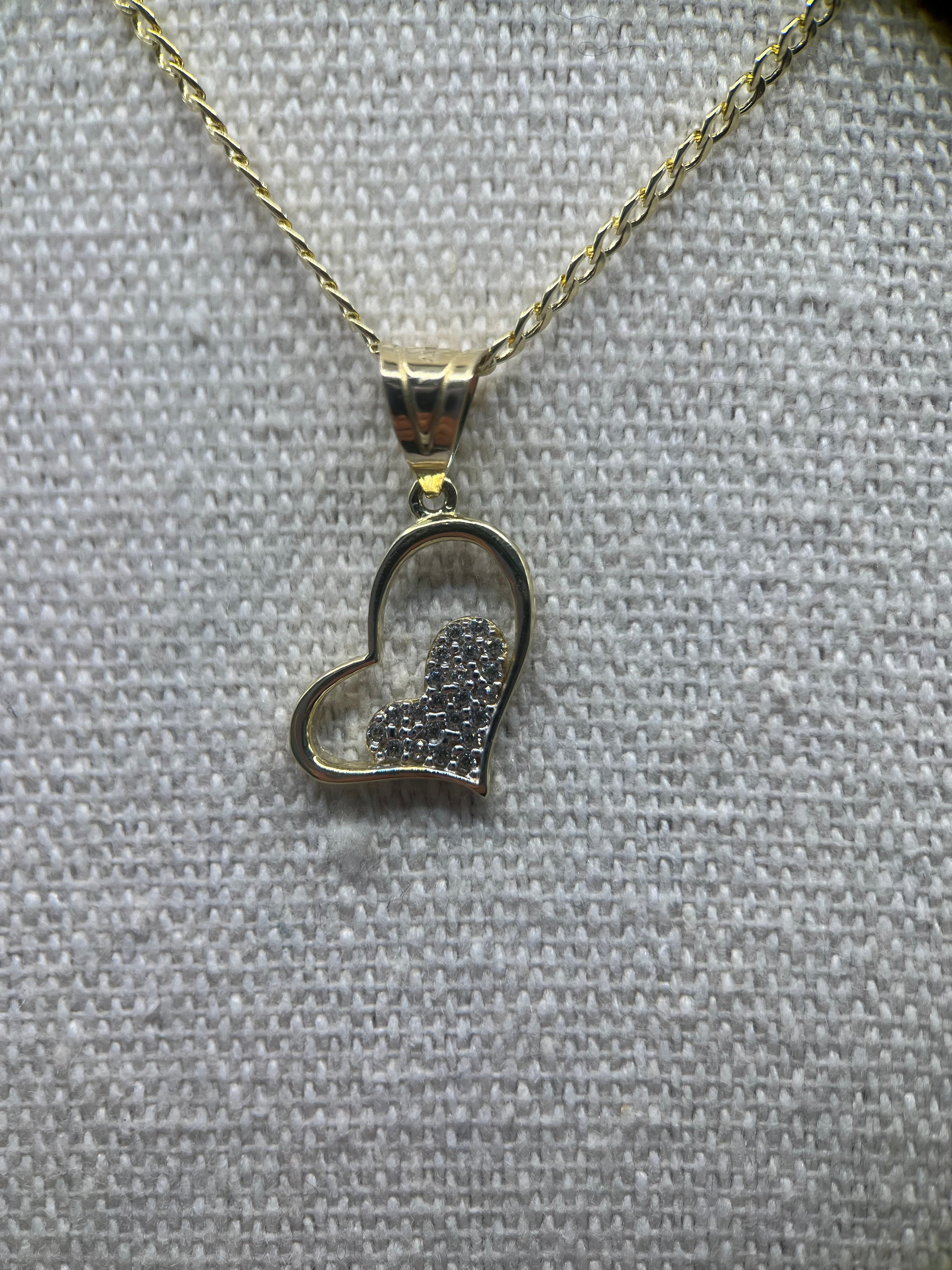 COLGANTE DE CORAZÓN DE ORO AMARILLO DE 10K