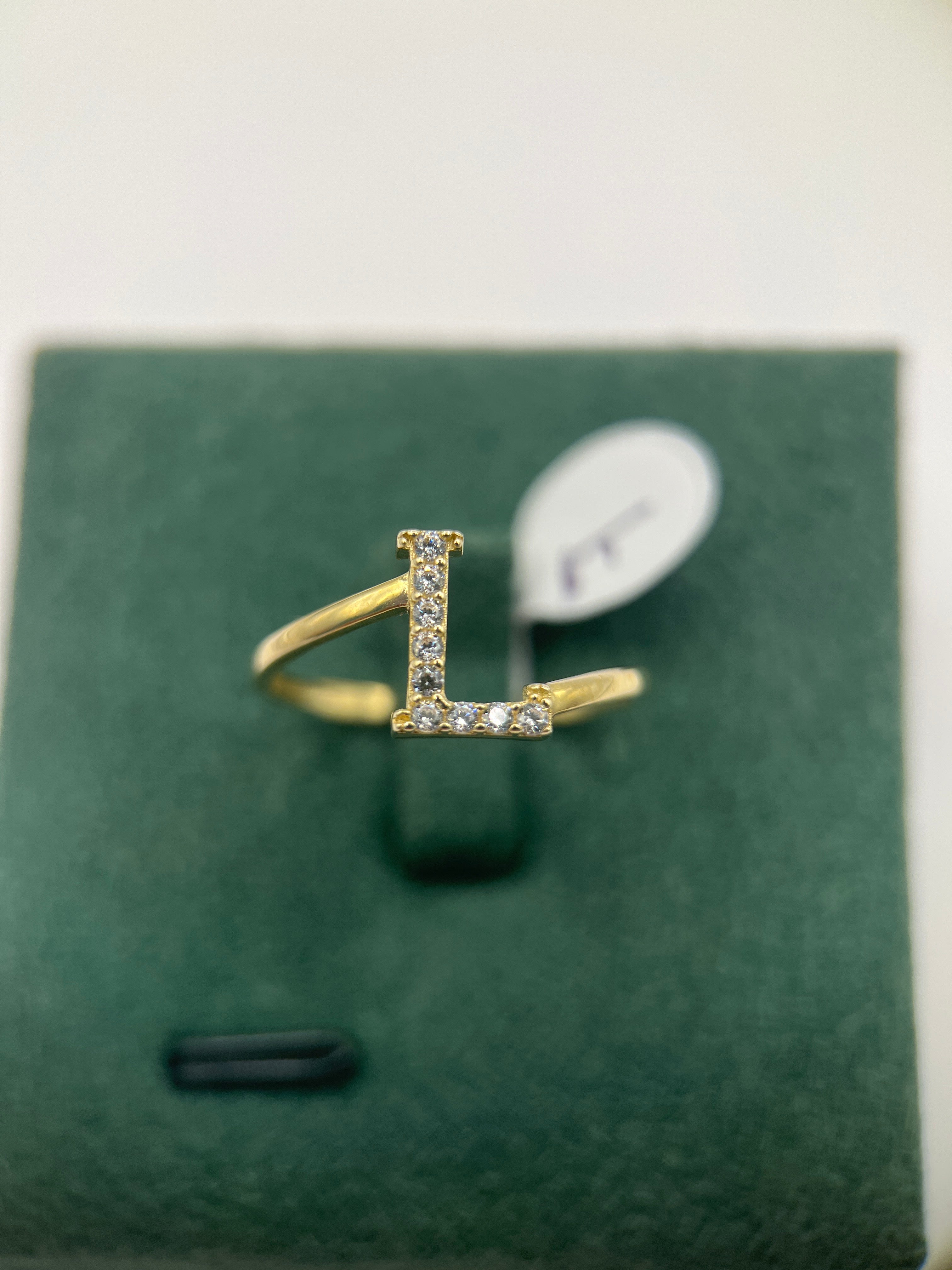 10k yellow gold initial ring L “7”