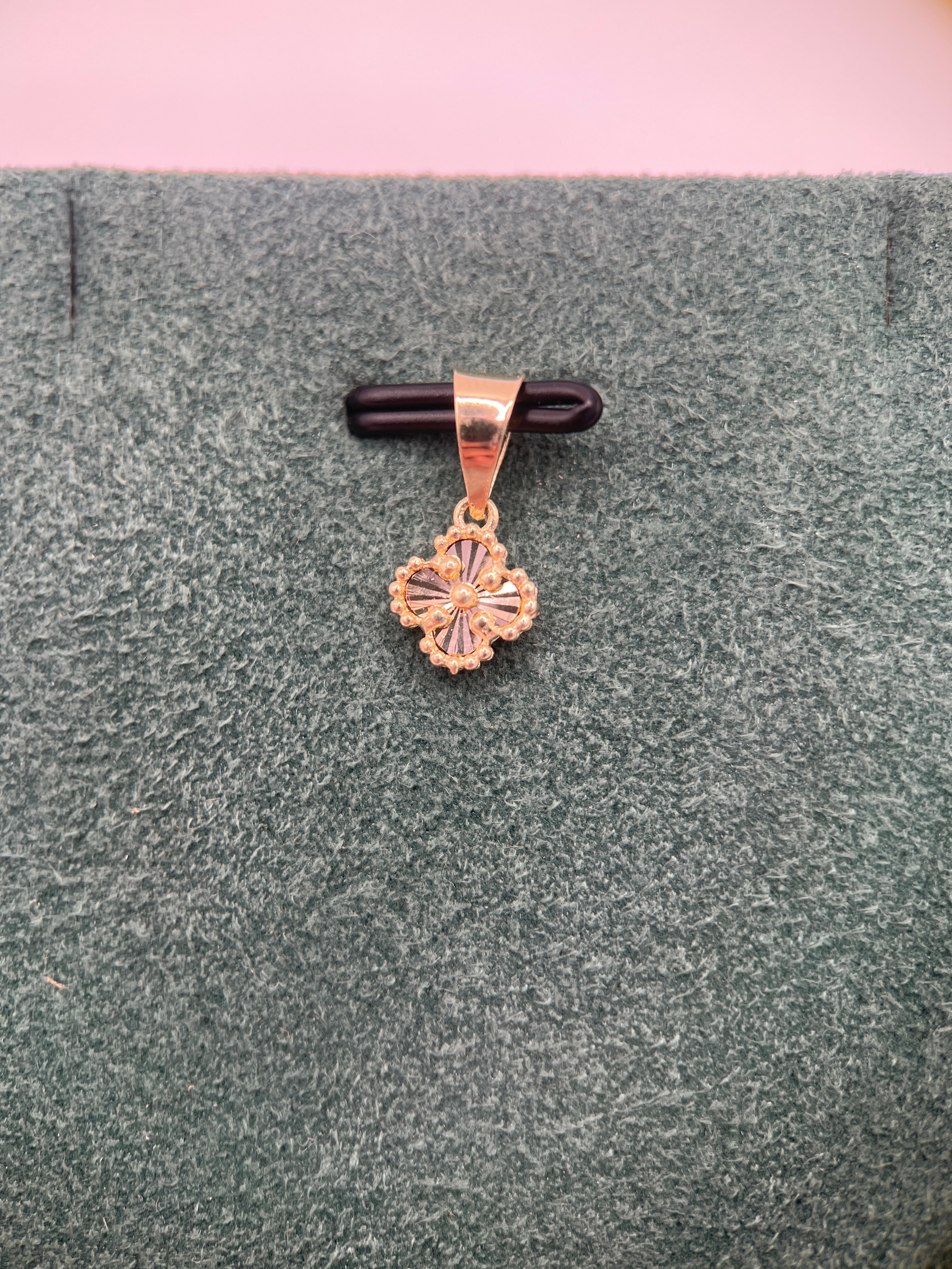 14k yellow gold yellow flower pendant