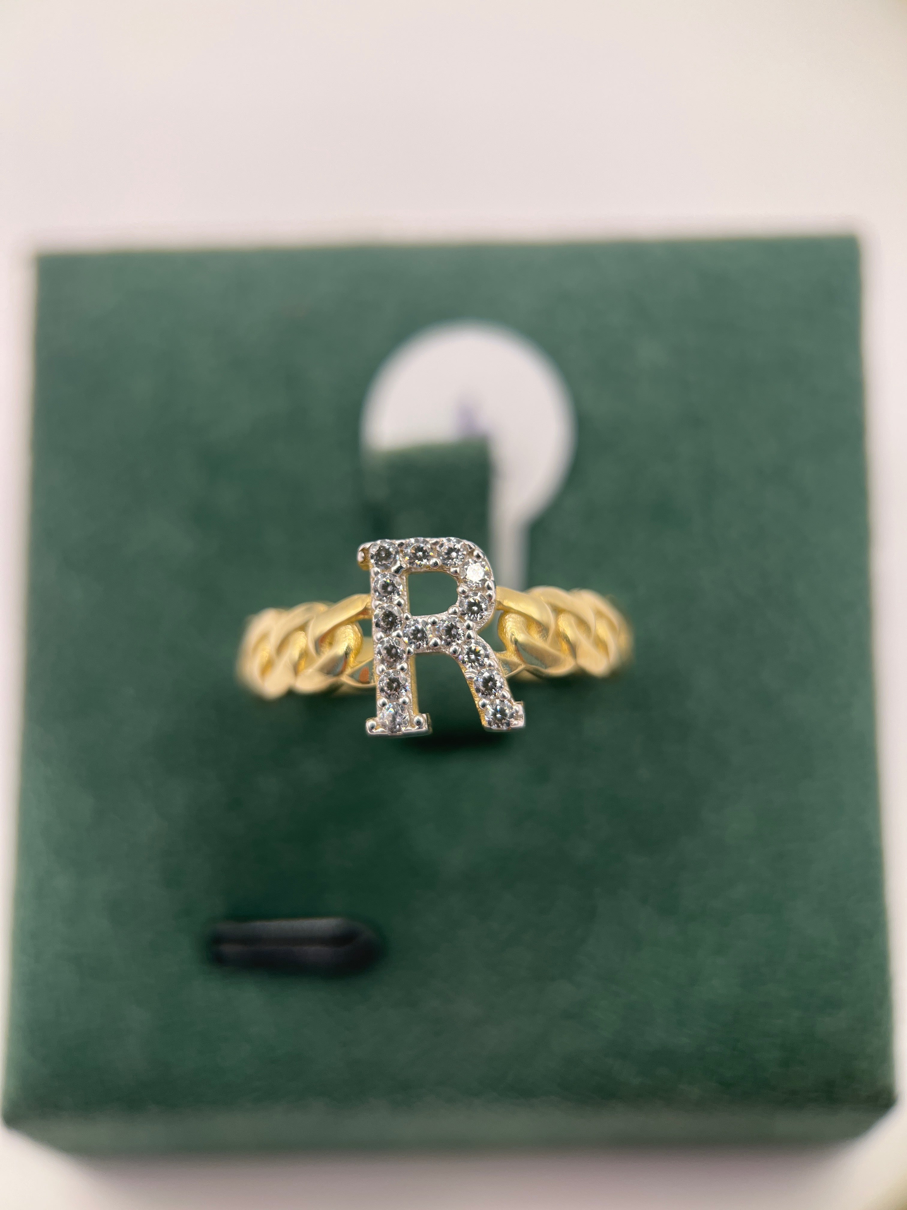 10k yellow gold initial ring R “7”