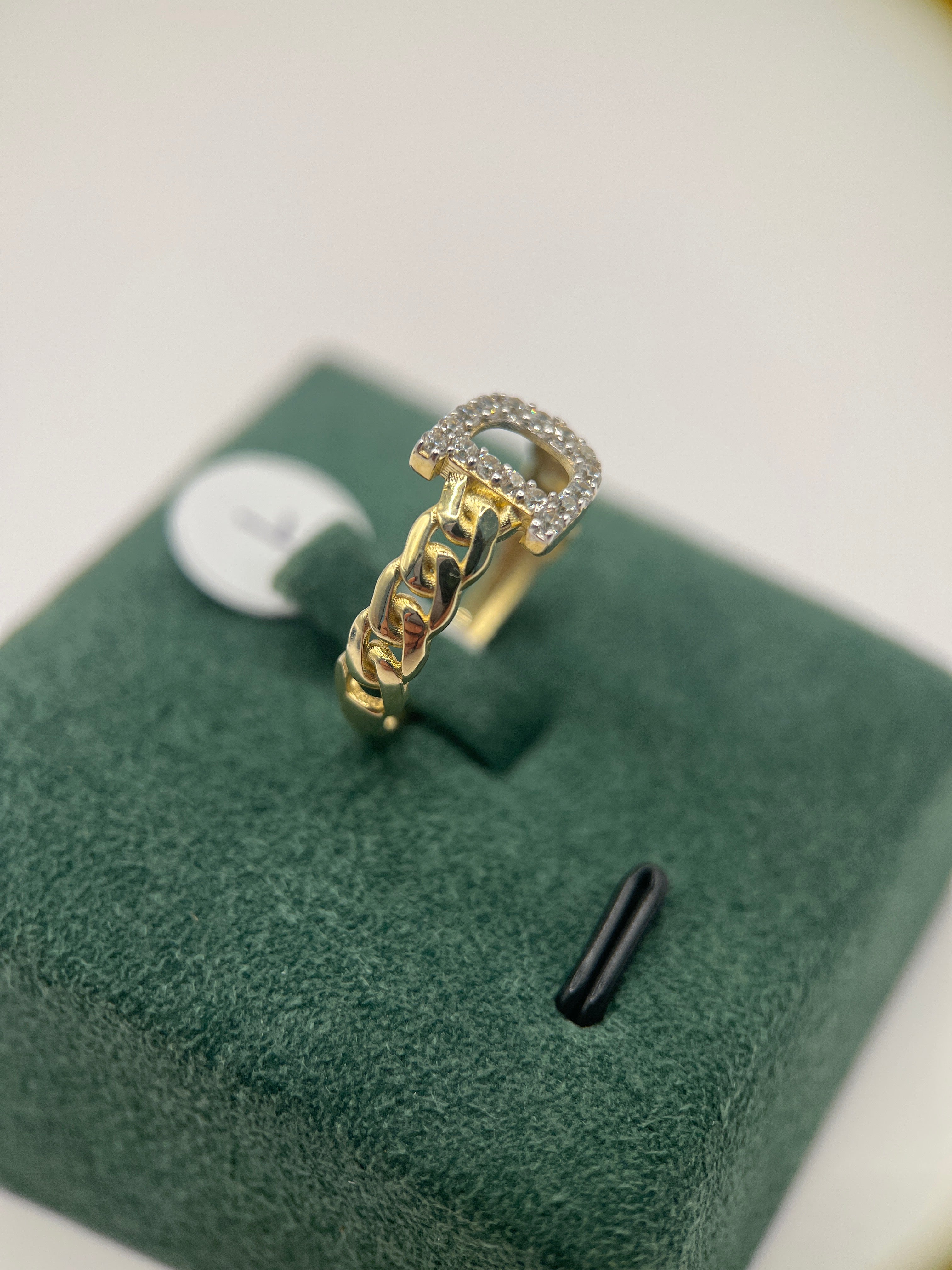 10k yellow gold initial ring D “7”