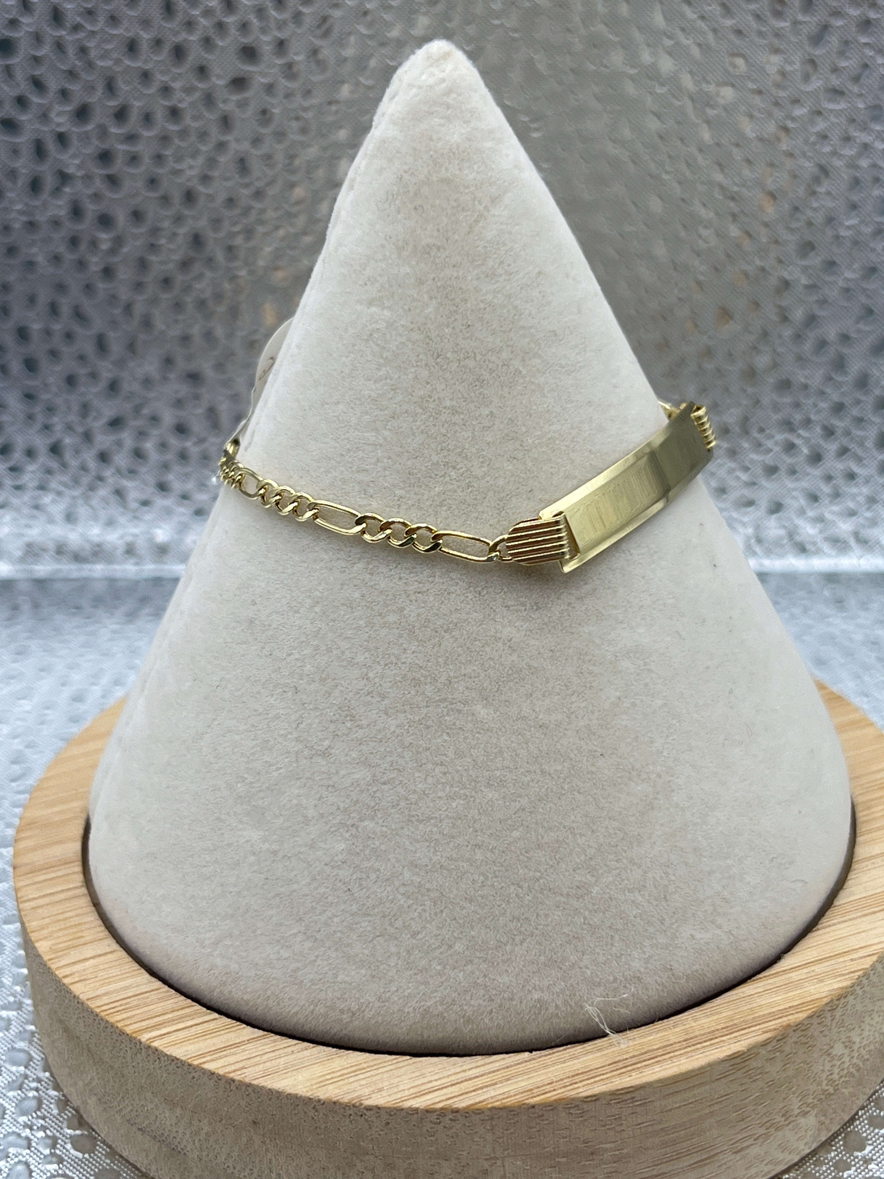 10k yellow gold Figaro plate bracelet “5.5” 2.5m