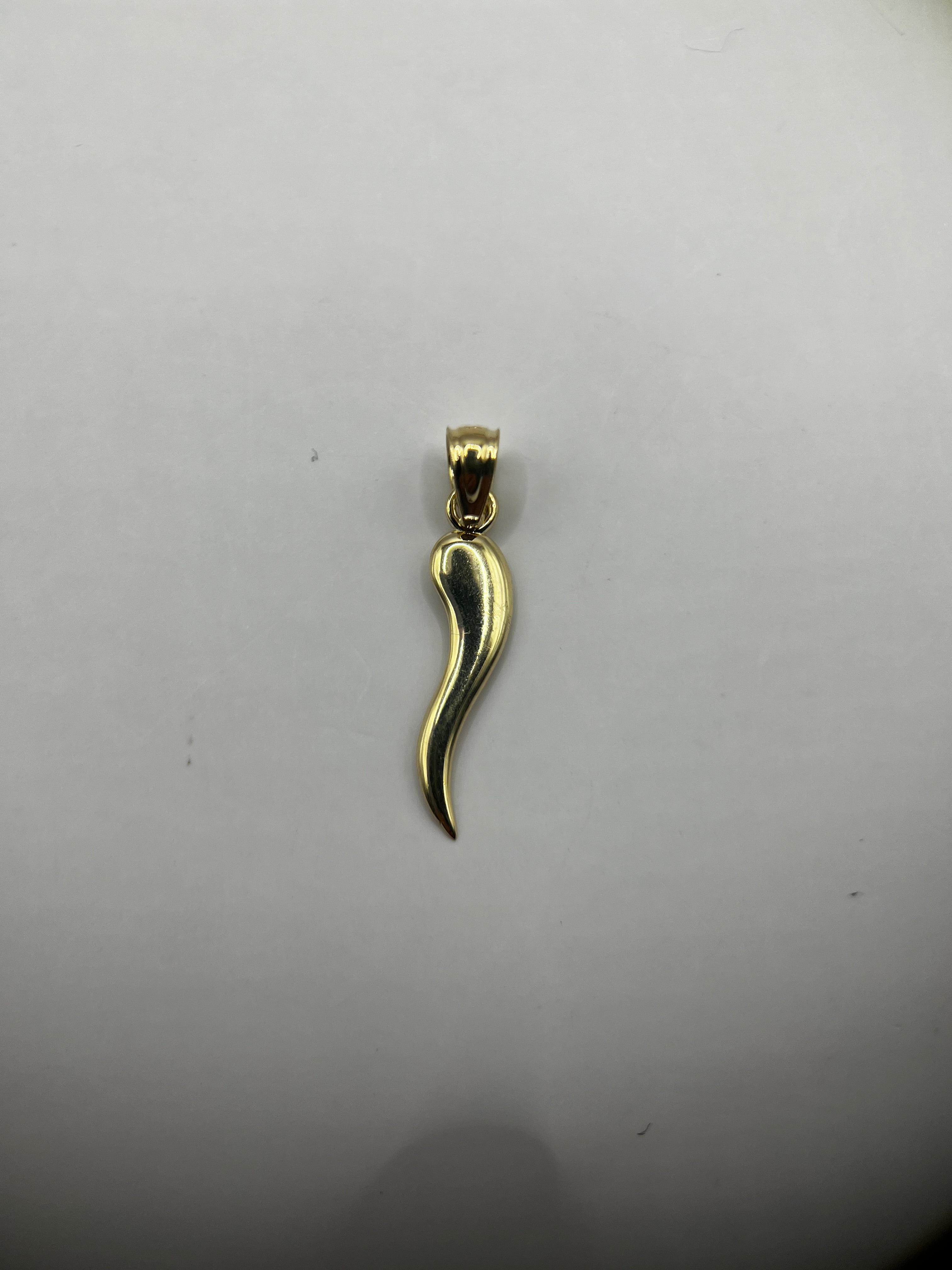 14k yellow gold pendant