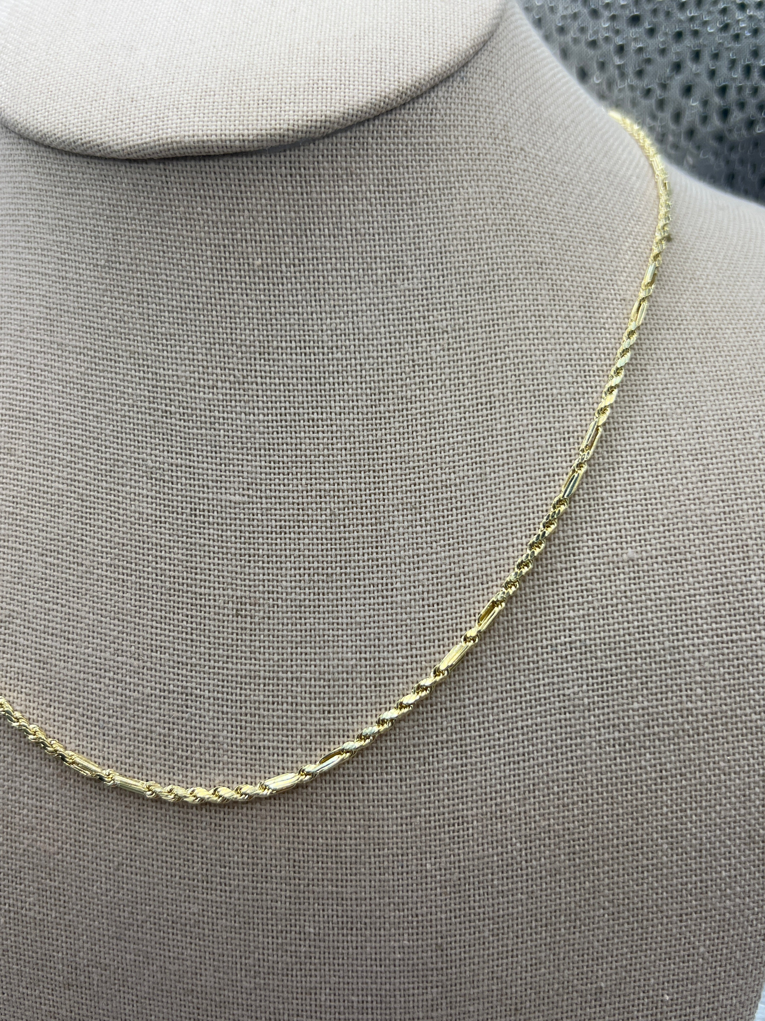 Cadena Milano de 2 mm de oro amarillo de 10k con el "18"