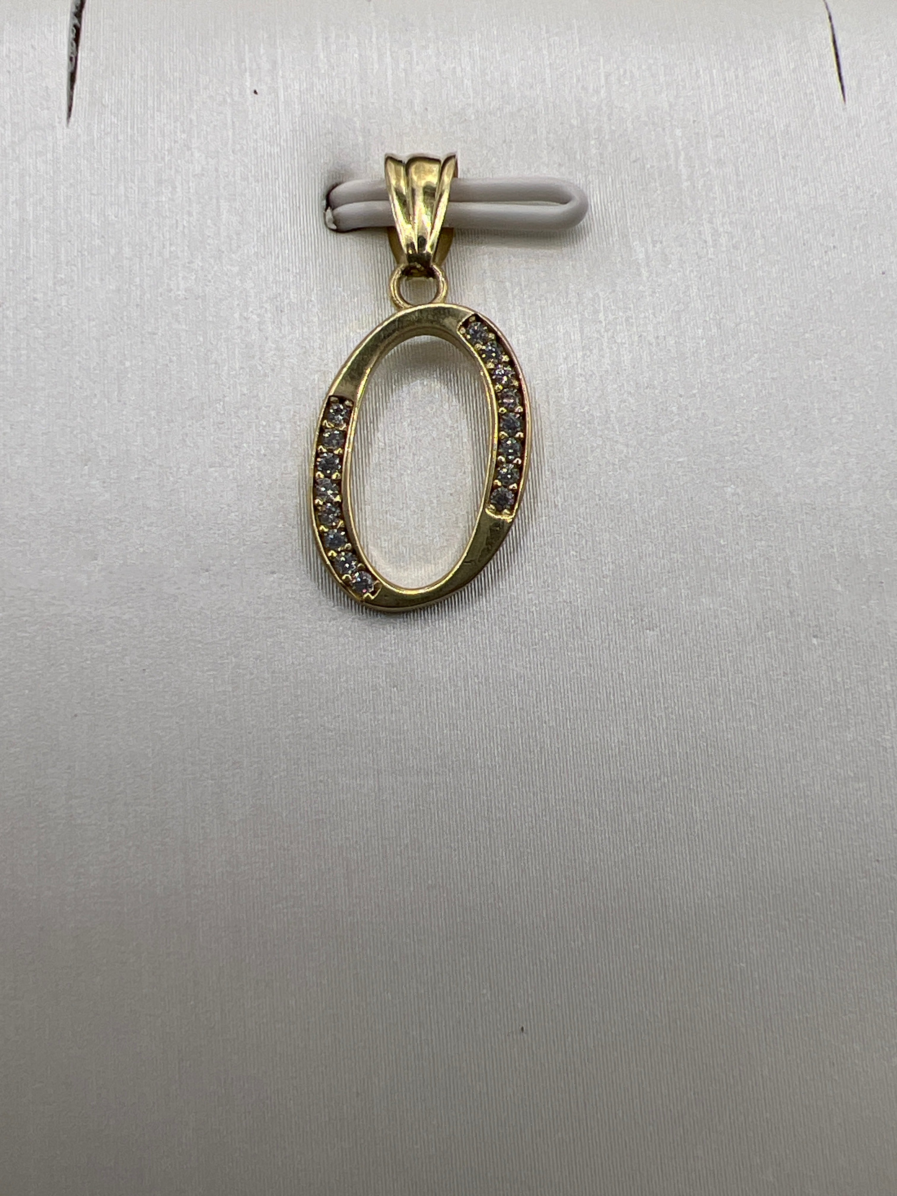 Inicial O de oro amarillo de 10k