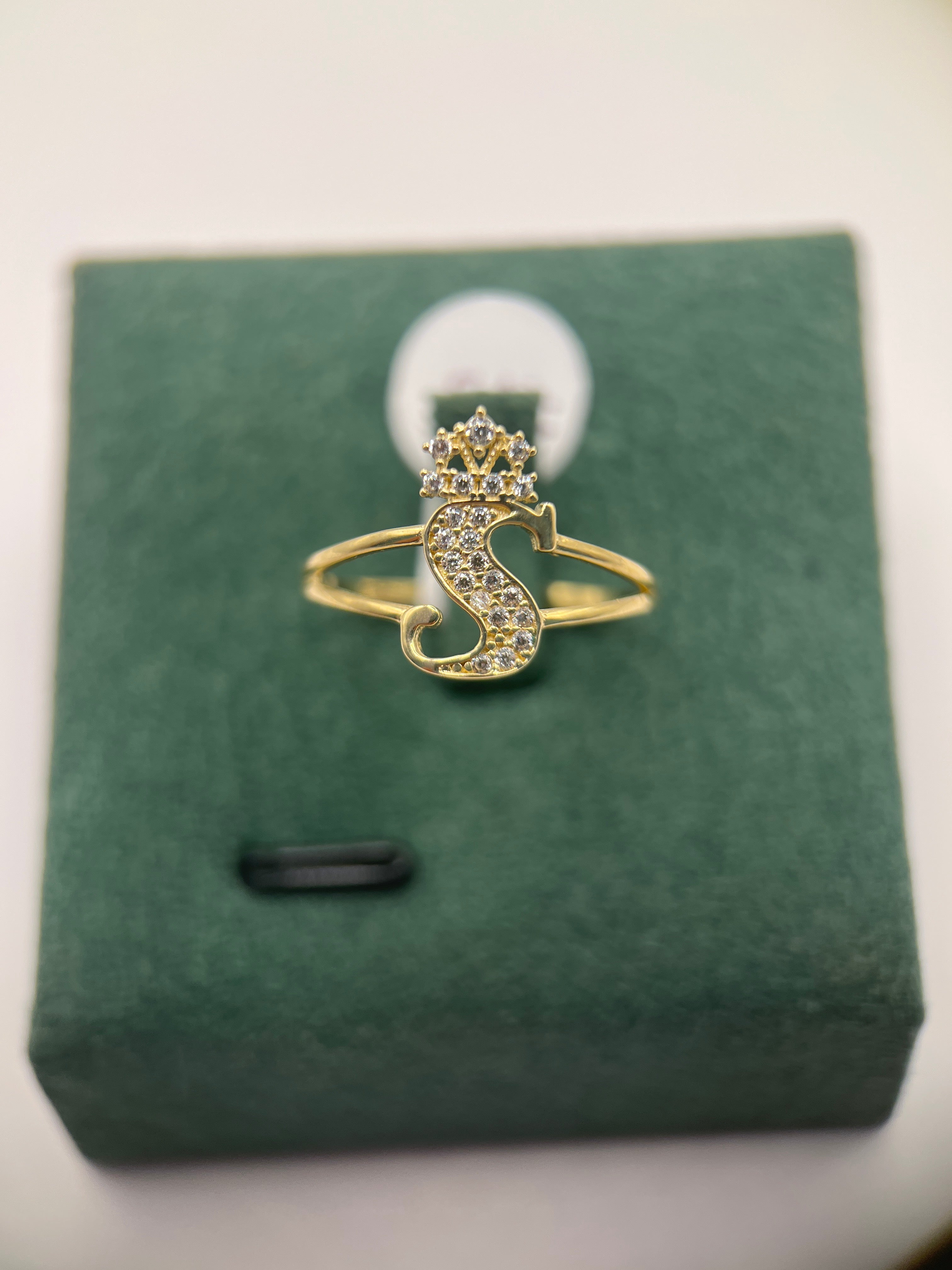 10k yellow gold initial ring S “ 7.5”