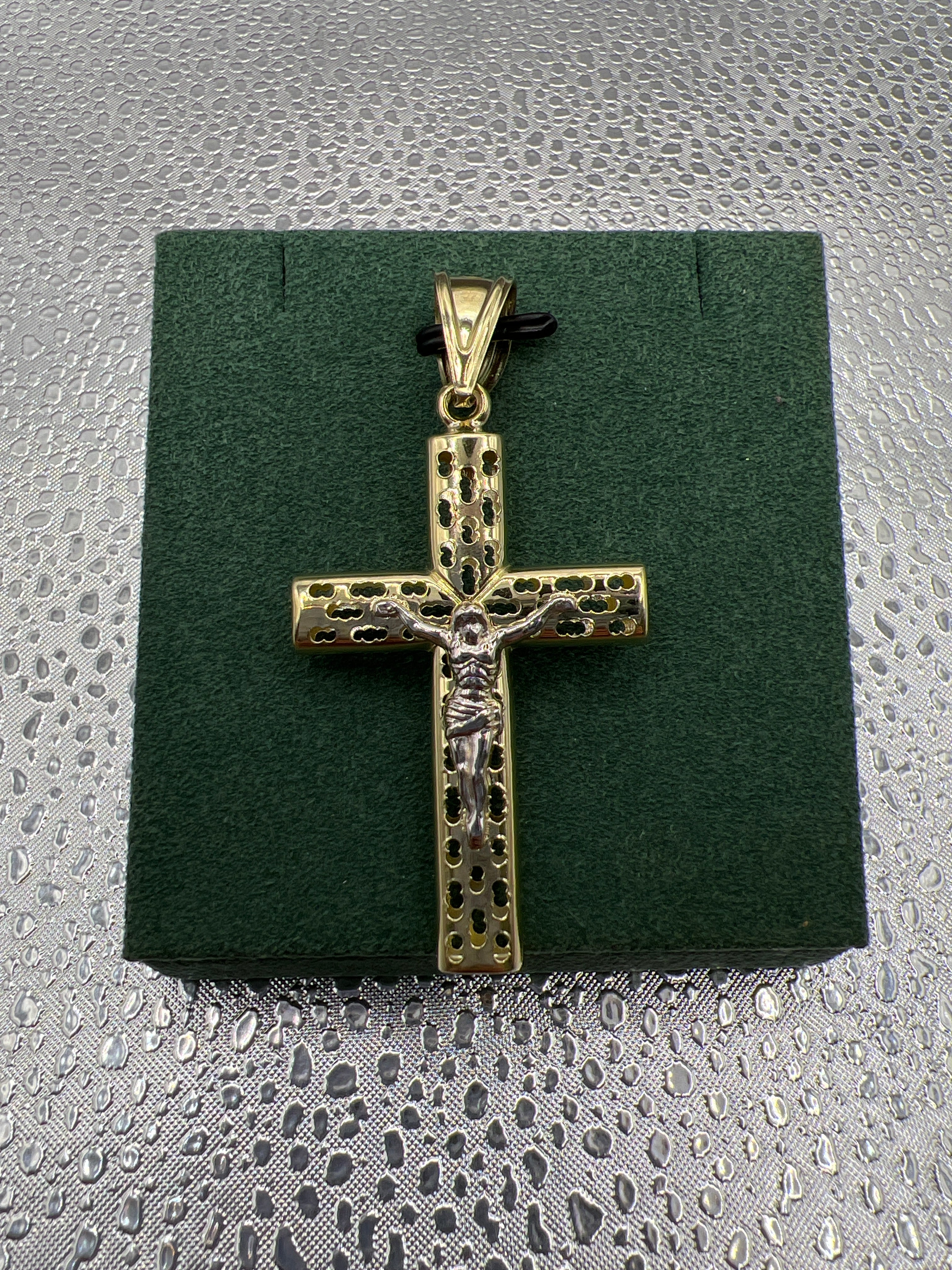 10k gold cross pendant with Jesus