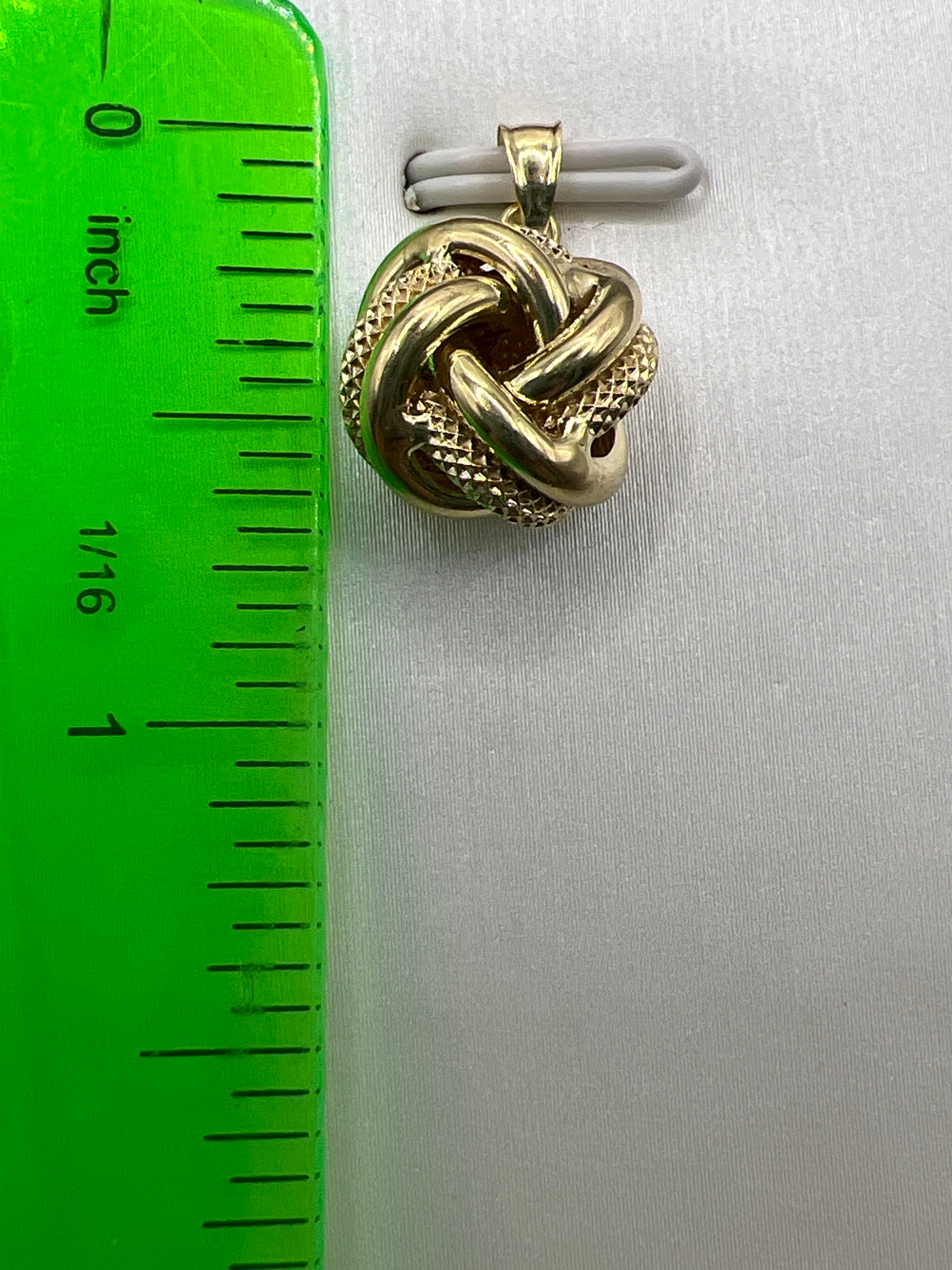 10k yellow gold knot pendant