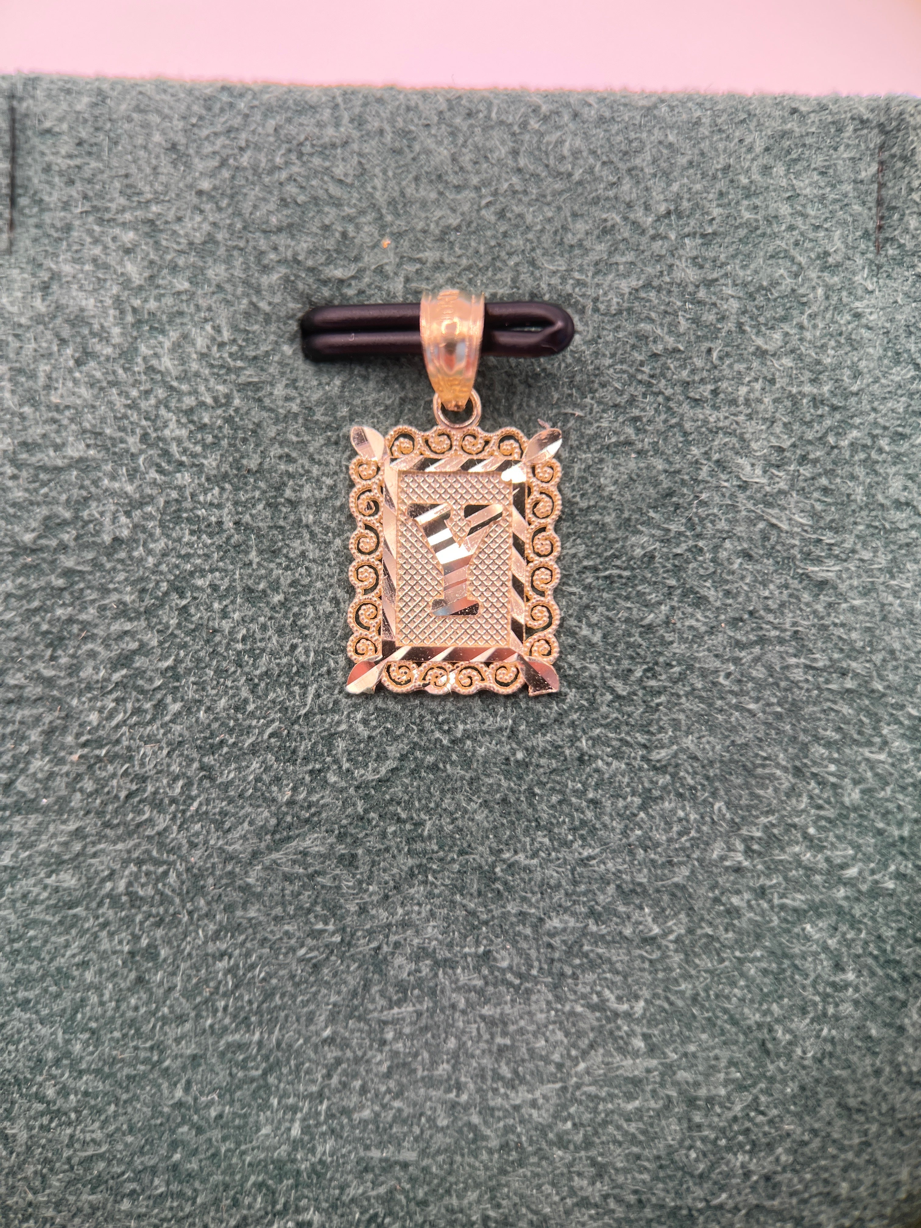 Colgante inicial Y de oro amarillo de 10k