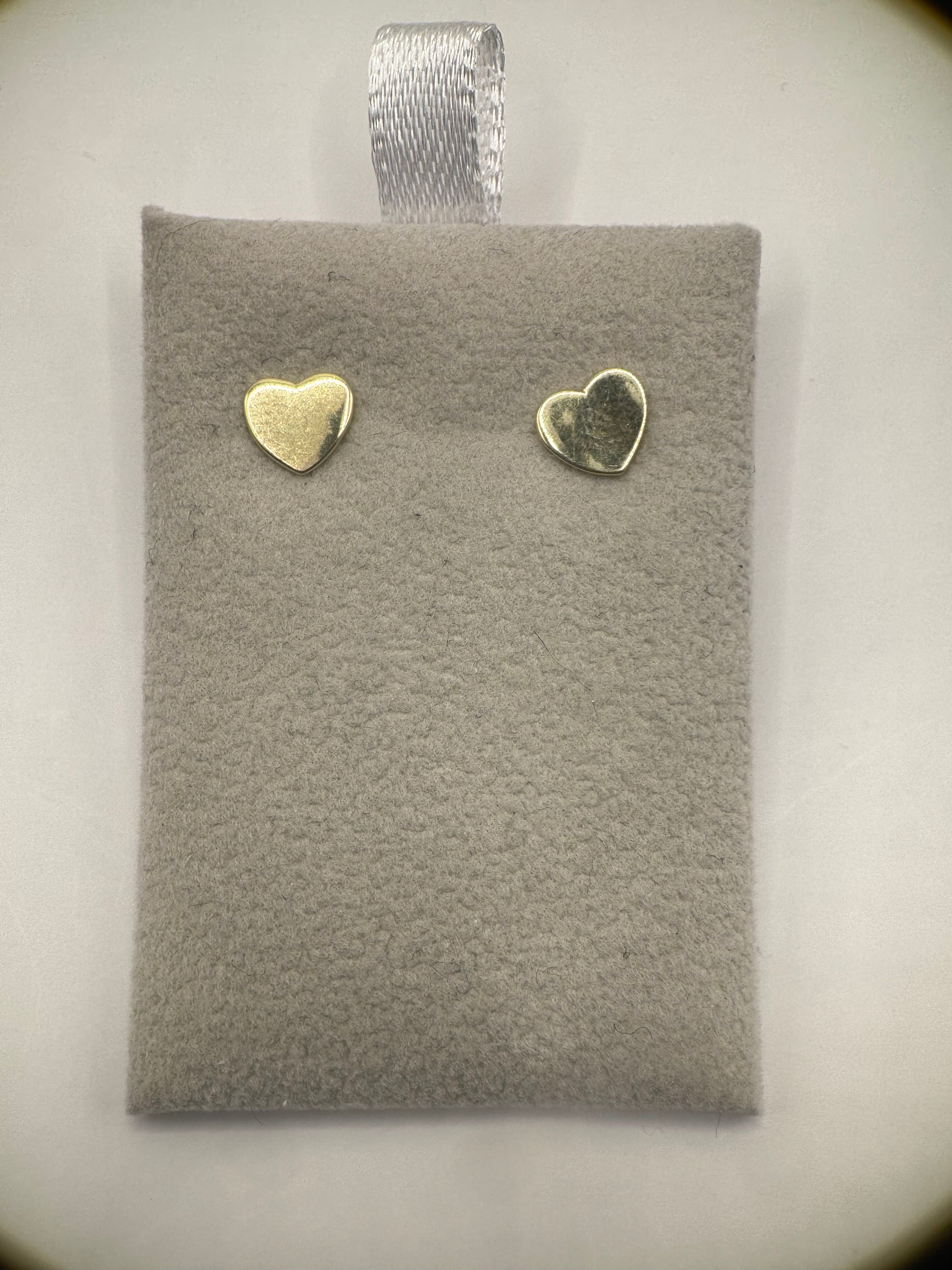 Pendiente de corazón de oro amarillo de 10k