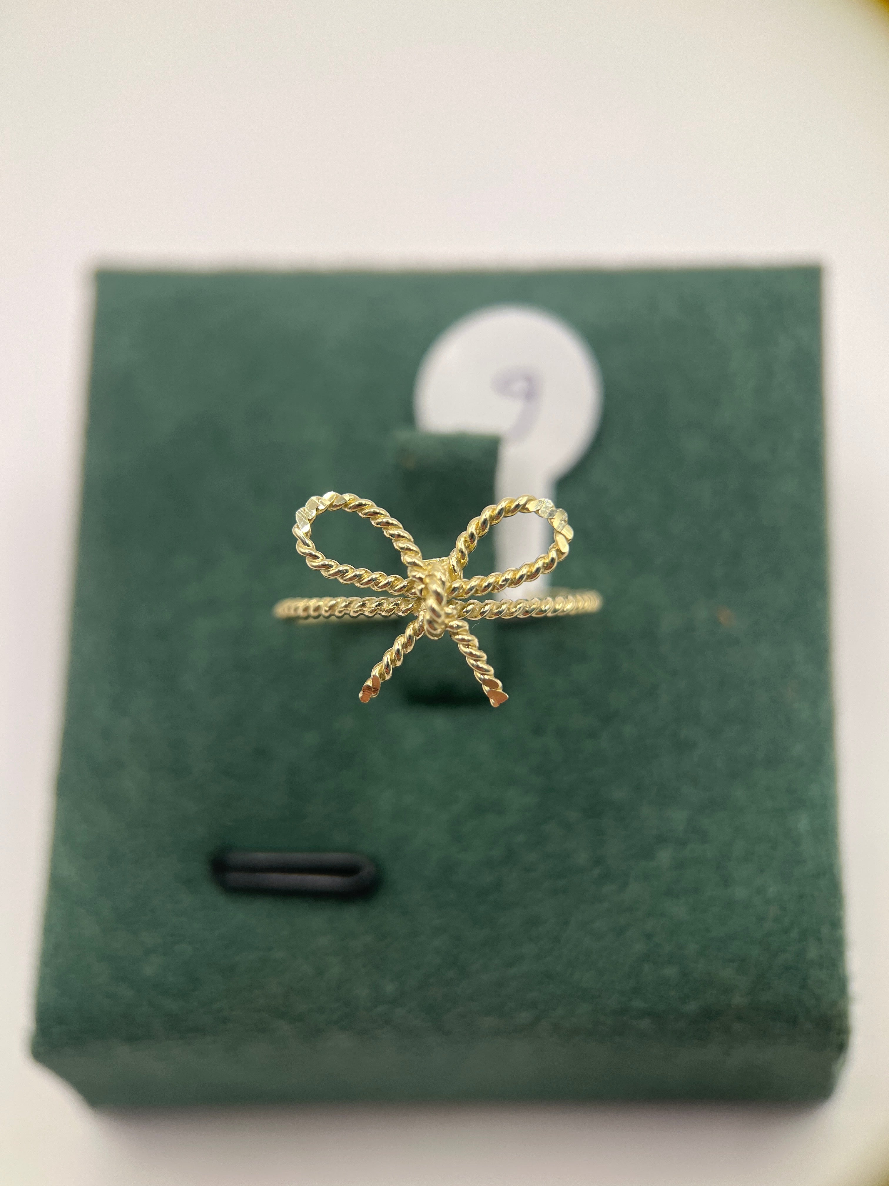 10k yellow gold bow ring “6”