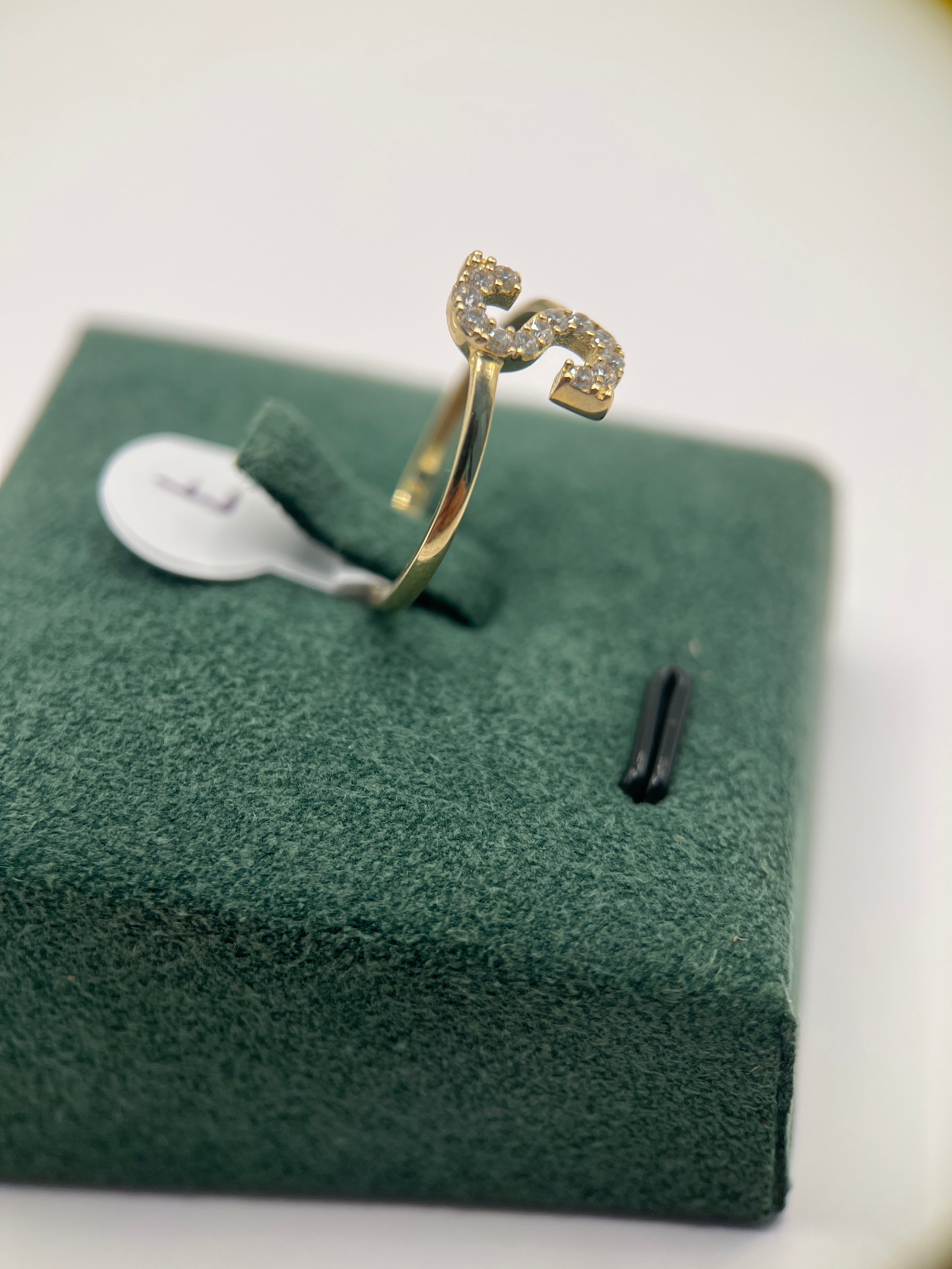 10k yellow gold initial ring S “7”