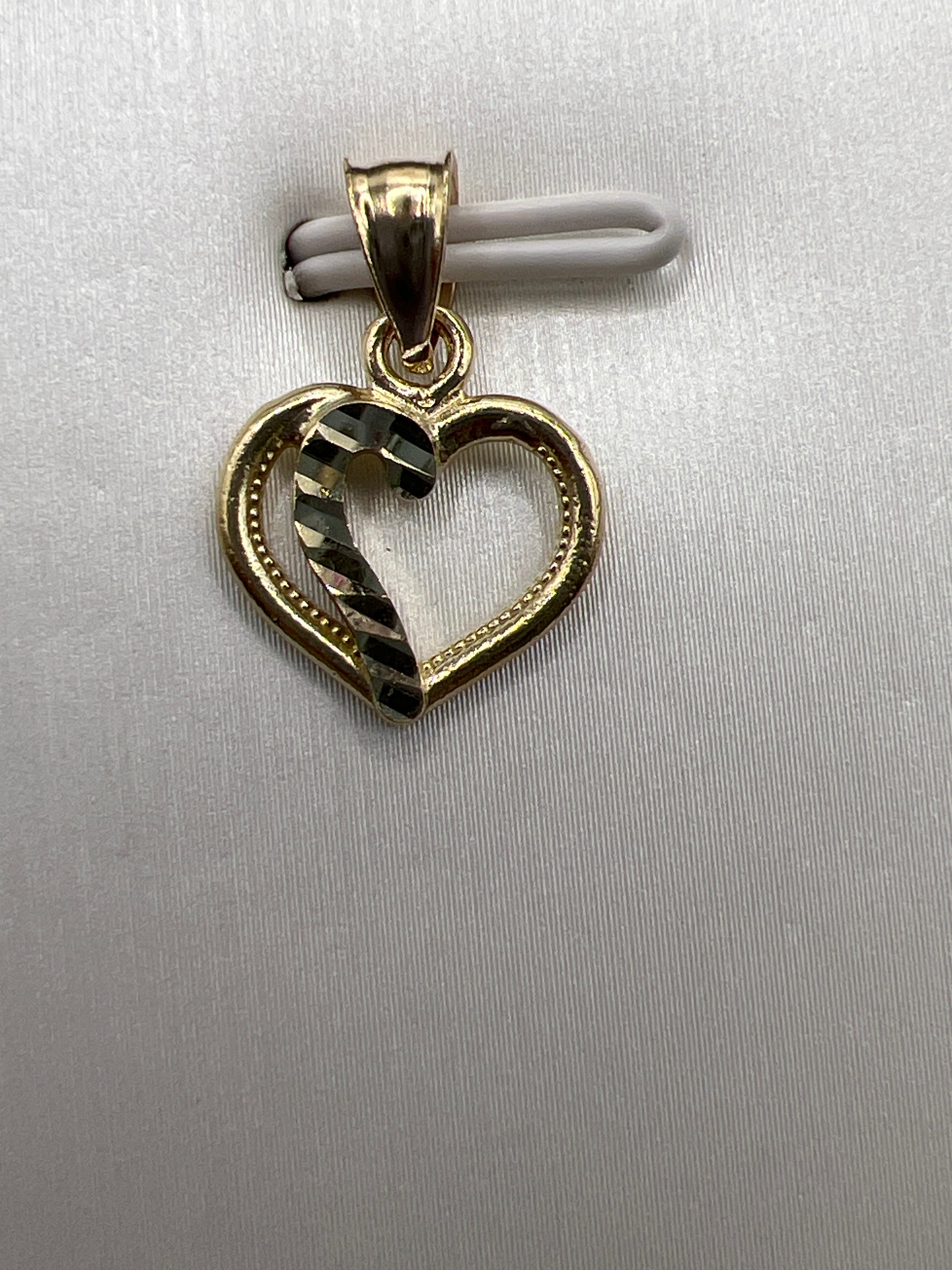 10k yellow gold heart pendant