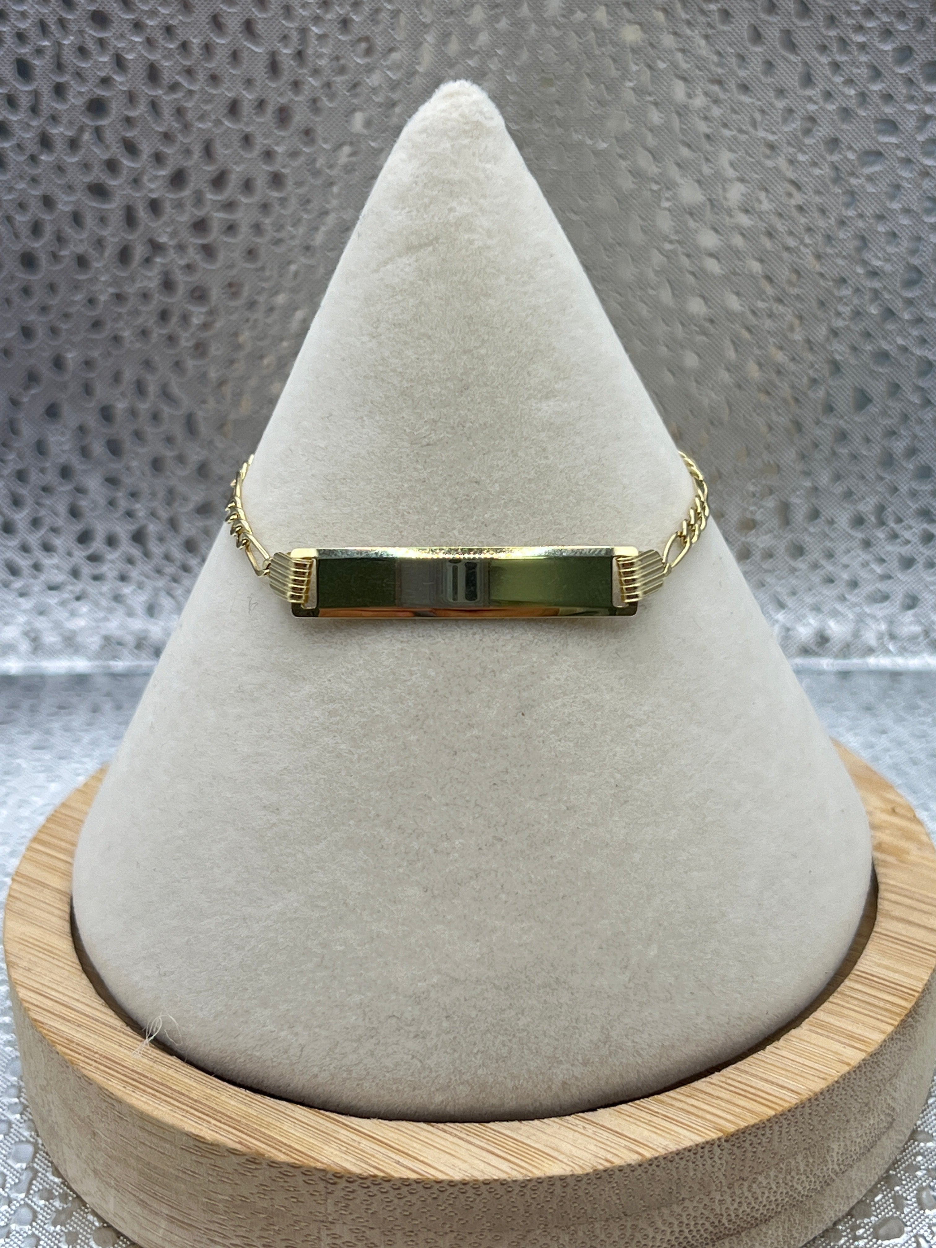 10k yellow gold Figaro plate bracelet “5.5” 2.5m