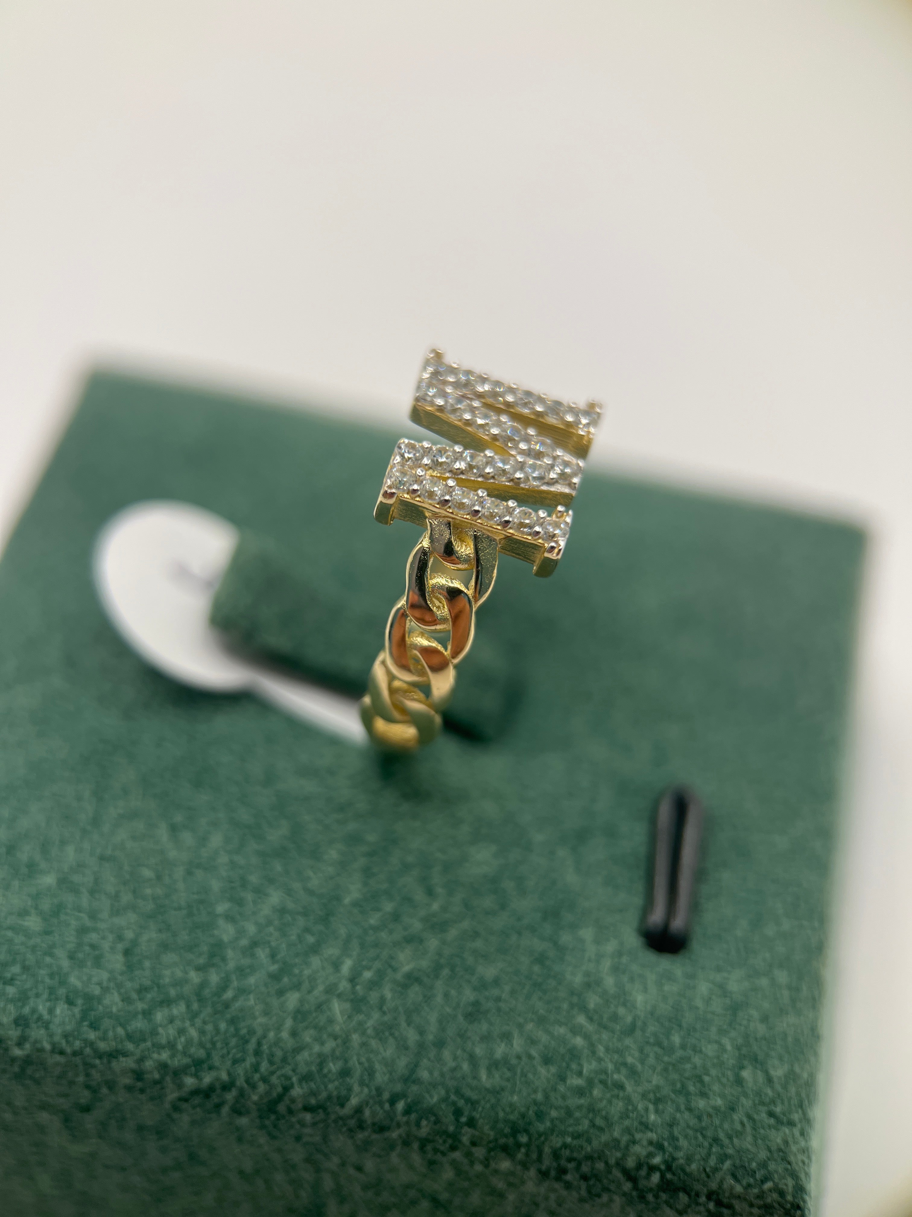 10k yellow gold initial ring M “7”