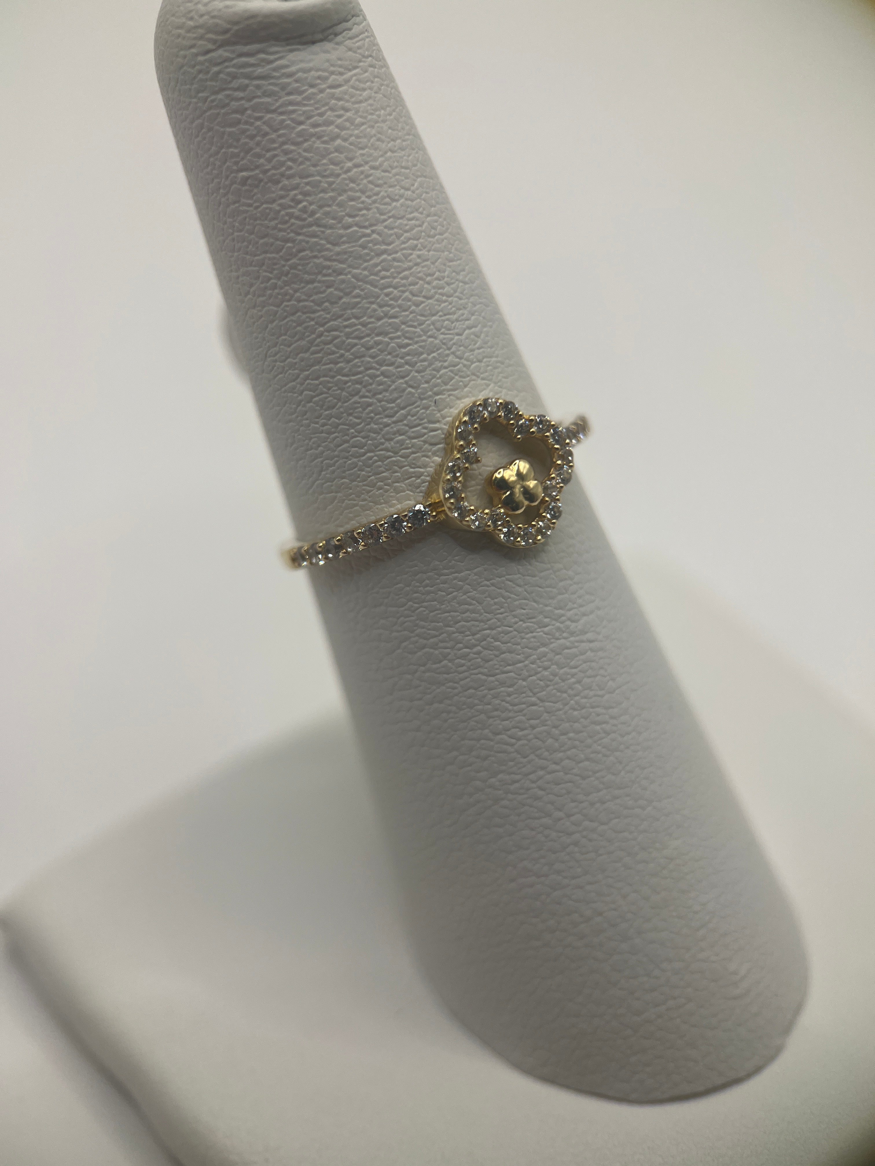 Anillo de oro amarillo de 14k "6.75"