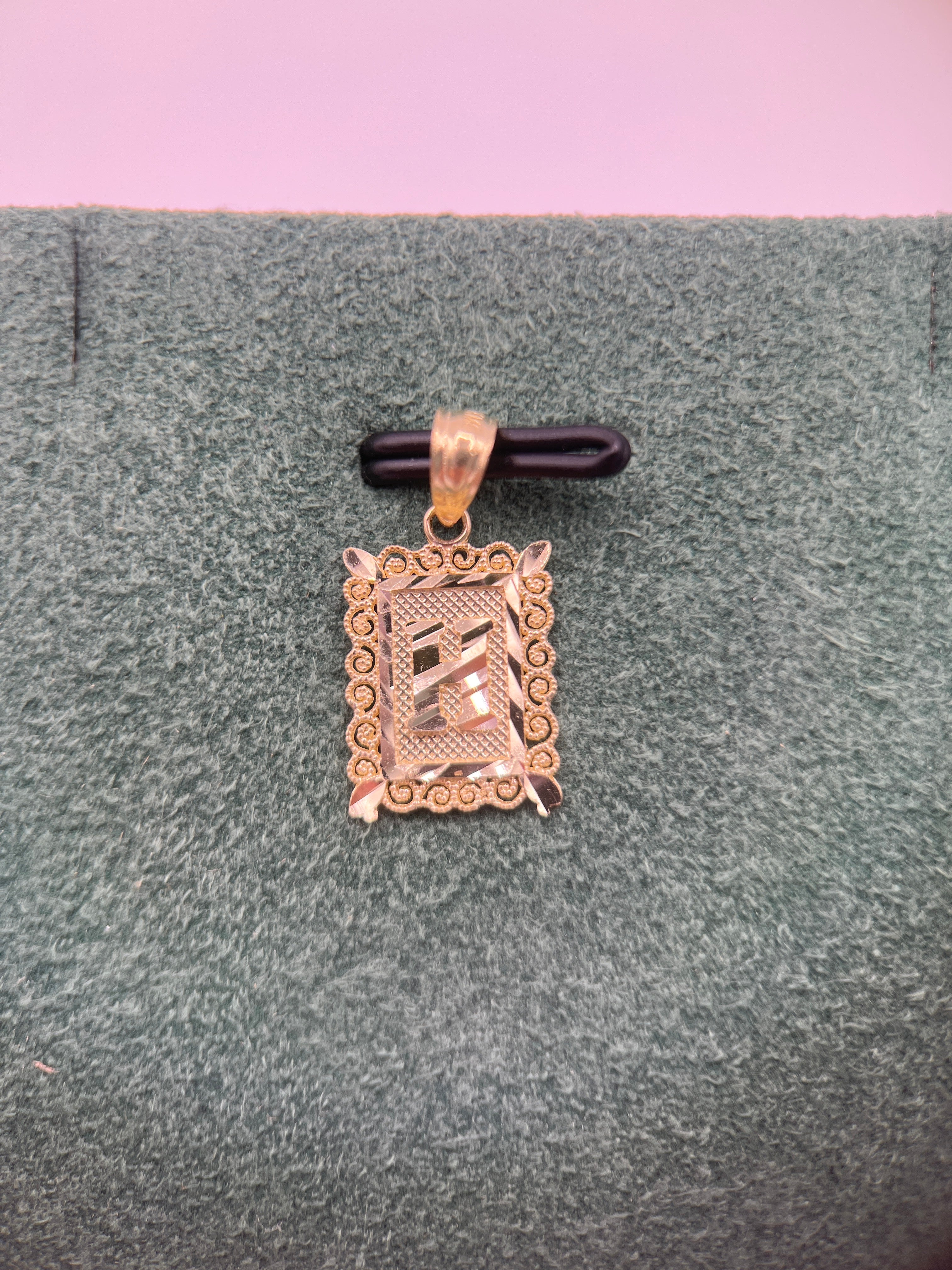 Colgante inicial H de oro amarillo de 10k